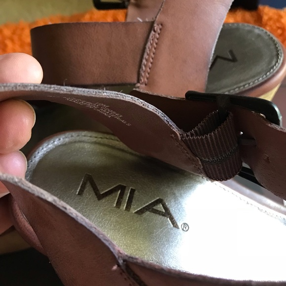 MIA Brown Platform shoes - Picture 6 of 7